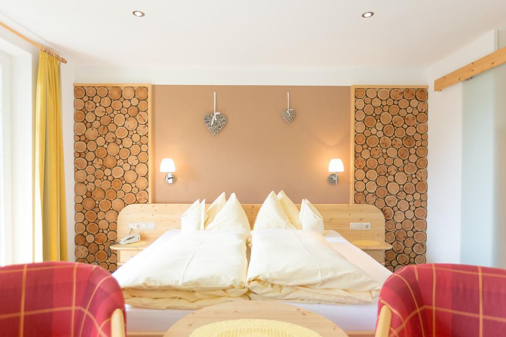 Hotel Garni Gruenmoos Sankt Jakob in Defereggen Chambre photo