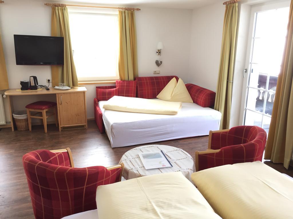 Hotel Garni Gruenmoos Sankt Jakob in Defereggen Extérieur photo